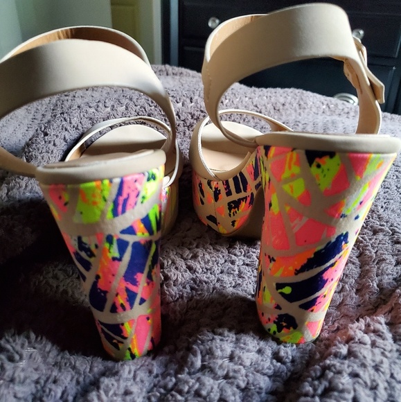 Women's Funky Heel - Picture 2 of 3